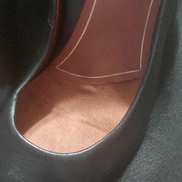 ♻️👠 Vionic Black Color Pumps - Picture 4 of 8